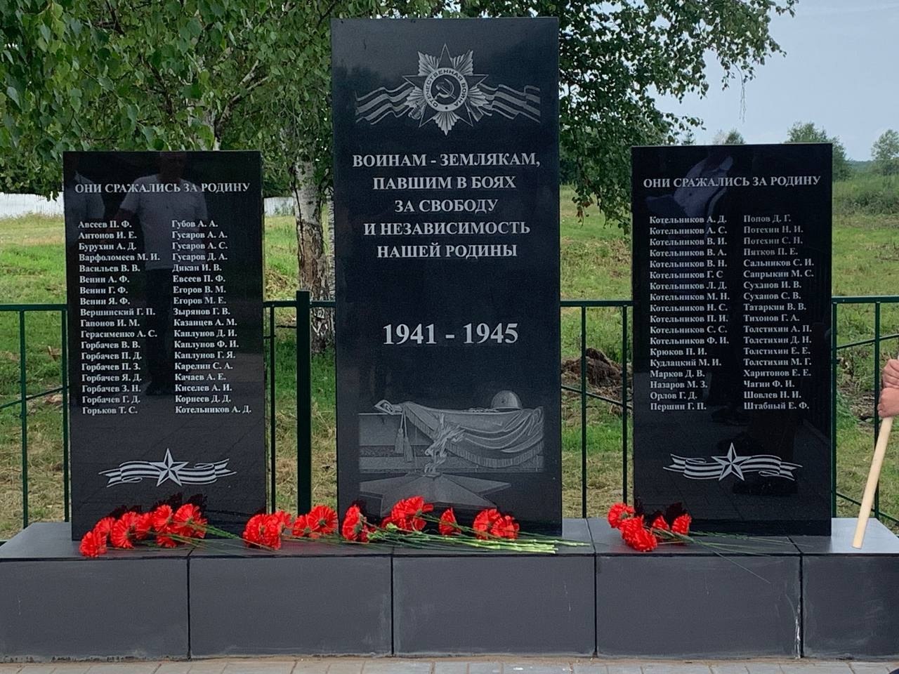 Благоустройство памятника в Селедково.